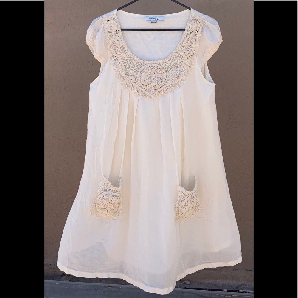 Forever 21 cream colored dress w/pockets